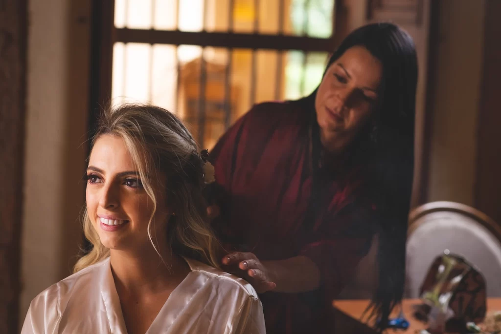 Maquilladora profesional a domicilio en Medellín y Oriente - Servicio de maquillaje y peinado para novias y eventos